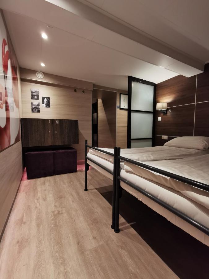 Bed 8-Bed Mixed Dormitory Room,1011932017:JPEG